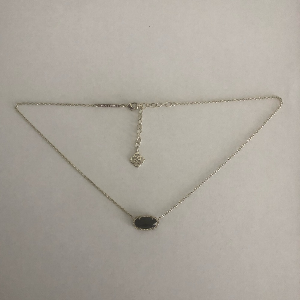 Black Kendra Scott necklace
